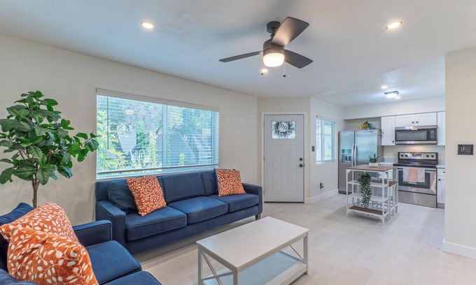 Tempe Apartment | Walk to Sights! 5 min to ASU/Mill and Scottsdale!