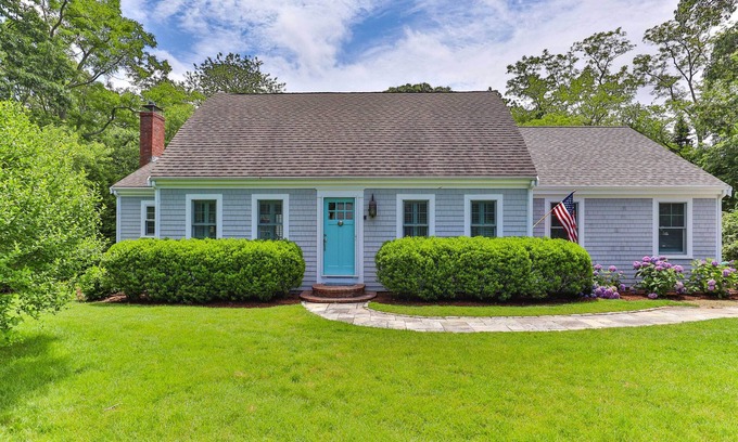 Orleans House | Walk to Skaket Beach: Charming Cottage w/Deck