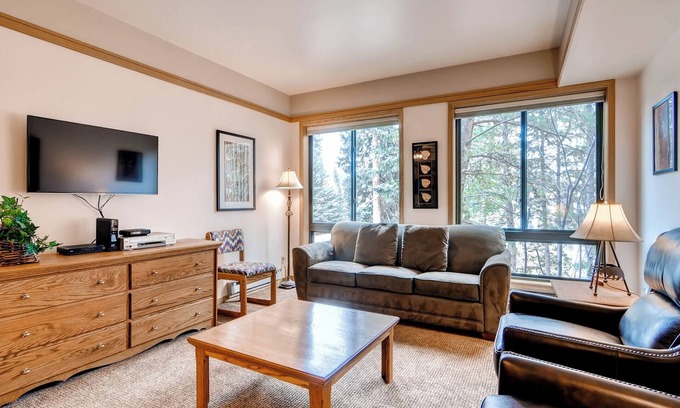 Mountain House Condo | Walk to slopes! Value Studio Condo by RedAwning