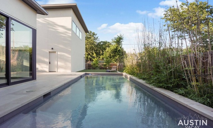 SoFi House | Walk to Soco + Lounge Poolside at Luxe King Suite