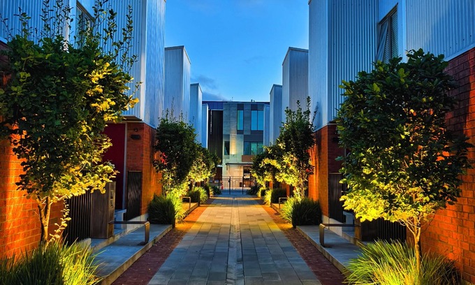 Christchurch City Centre House | Walk to Stadium · CBD 2BR 2Bath Townhouse + Free Reserved Parking - JJHome