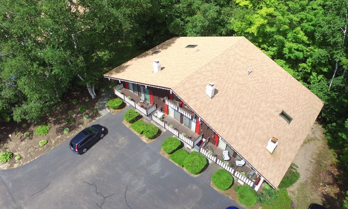 Bartlett Condo | Walk to Story Land! Updated Condo! Great Location! WiFi-TV-AC and Pool!