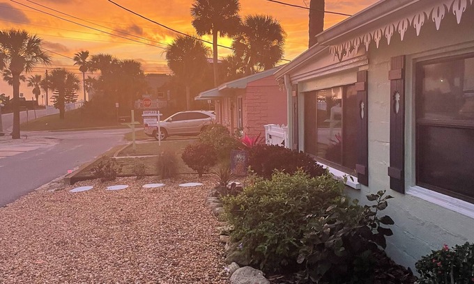 New Smyrna Beach House | Walk to the beach and Flagler Ave-2 bedroom cottage