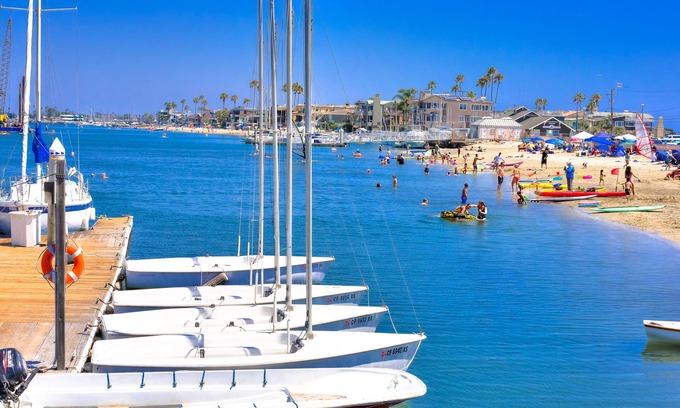 Peninsula House | Walk to the Beach! Coastal home with 2 car garage