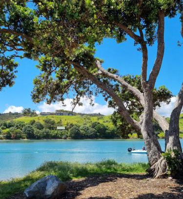 Doubtless Bay House | Walk to the beach