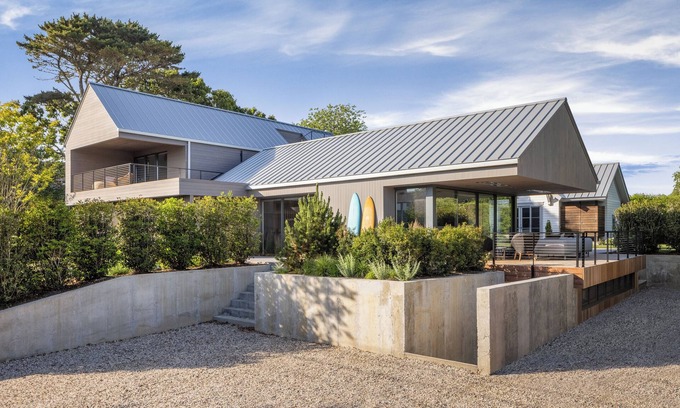 Montauk House | Walk to the Ditch Plains Beach from this 5 bedroom Spacious Modern Surf House!