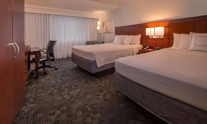 Rosslyn Apartment | Walk to Theodore Roosevelt Island Park! Self Parking, Picnic Area, Starbucks