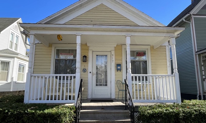 Saint Joseph House | Walk to town & Silver Beach, All fall available.