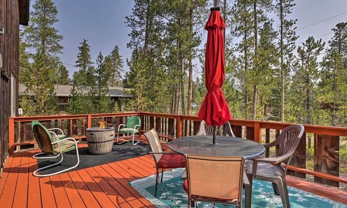 Frisco Cabin | Walk to Town: Updated Frisco Cabin w/2 Decks!