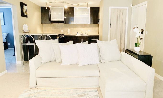 Gainesville Condo | Walk to VA, University of Florida, & Shands at UF