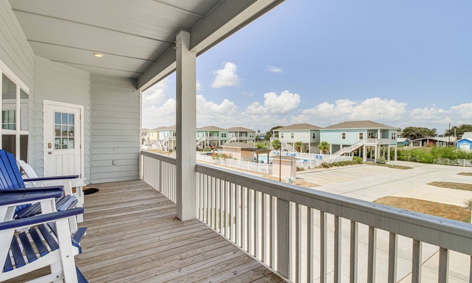 Rockport House | Walk to Water! Home w/Pool Access in Rockport