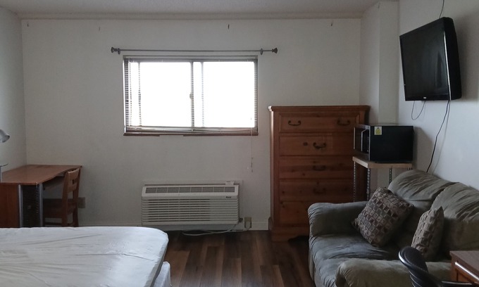 Old North Columbus Apartment | Walk to your game or concert!