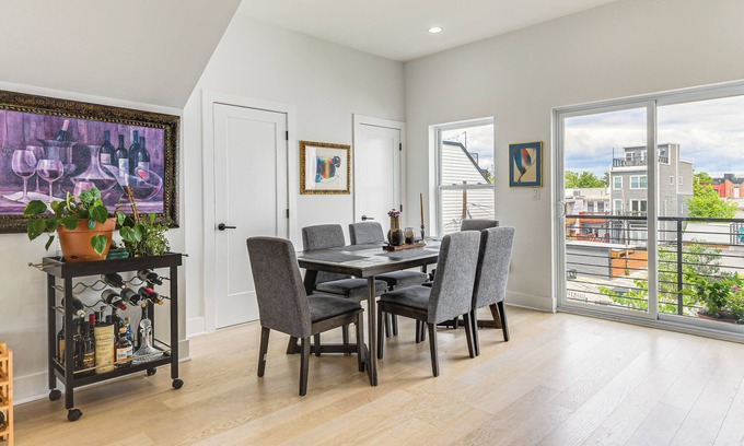 Park View Condo | Walkable Columbia Heights Condo w/Rooftop Deck!