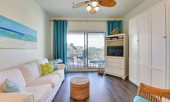 Seacrest Beach Apartment | Walkable Condo w/Pool Btwn Rosemary & Alys Beach!