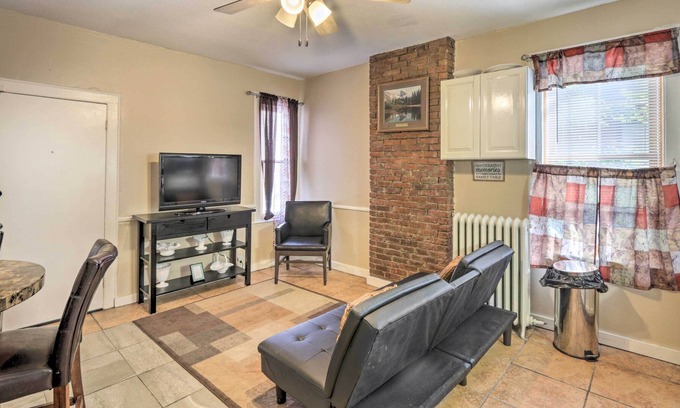 Hartford Apartment | Walkable Hartford Apt Near Convention Center!