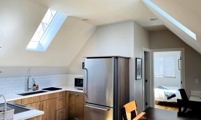 Cole Apartment | Walkable RiNo/Downtown - Modern Private Carriage House