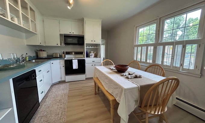 Saratoga Springs House | Walking distance to the track!