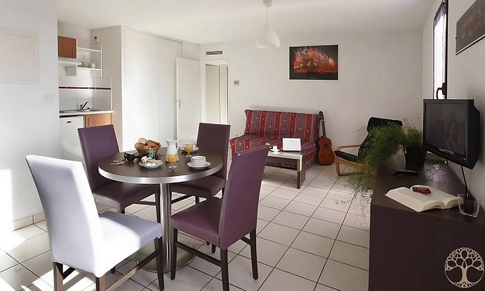 Carcassonne Hotel | Walking Distance to Parc de Bellevue in Historic Centre! Carcassonne w/Kitchen!