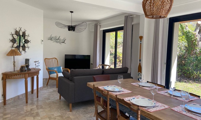 Fouesnant House | Walking distance to beaches and shops