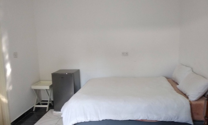 Gaborone House | Walking Distance to The National Museum, Stadium, University and The Main Mall