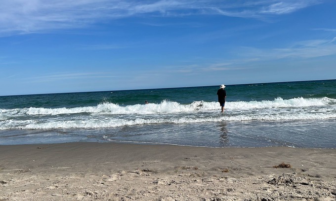 Boca Raton Condo | Walking distance to the ocean