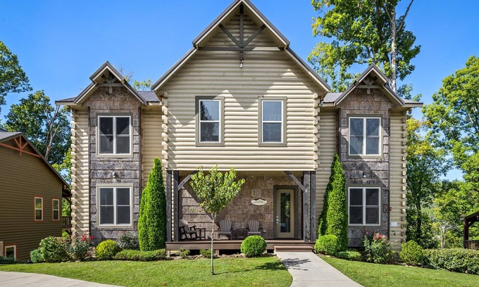 Gatlinburg Cabin | Walking Distance to Downtown Gatlinburg! Game/Theater Room, Hot Tub, Pool Access