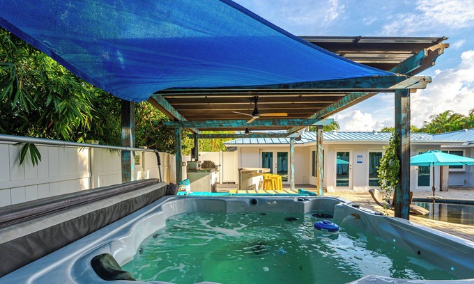 Bel Air House | Walking Distance to Beachy Paradise l Pool