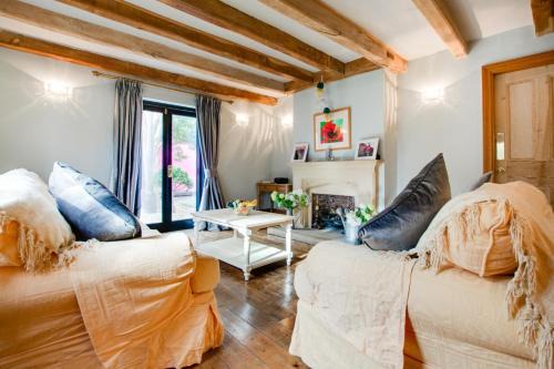 Tenby House | Wall Cottage Group
