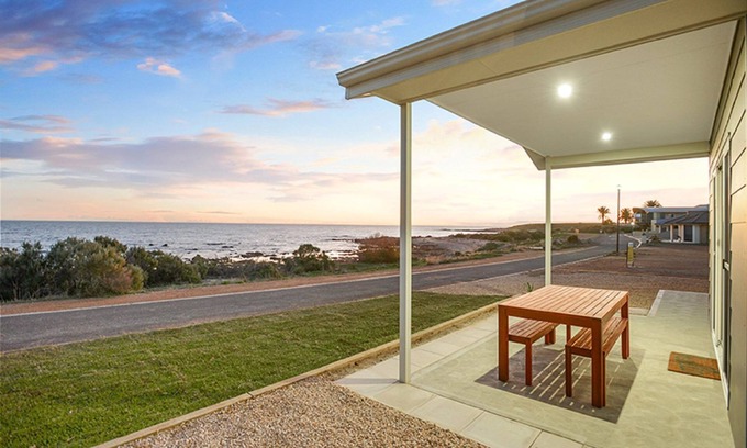 North Beach House | Wallaroo Esplanade Beachfront – Pet-Friendly Holiday House, North Beach