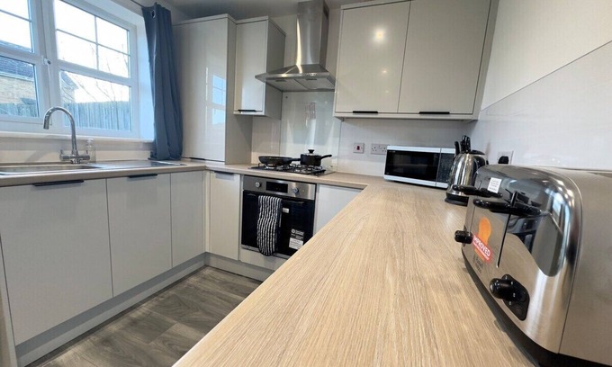 Stockton-on-Tees House | Wallis House by Blue Skies Stays