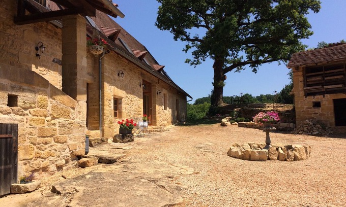 Saint-Sulpice-d'Excideuil Cottage | Walnut Barn Charming Self Catering property & pool, ideal for families & couples