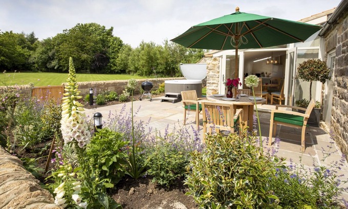 Scarborough Cottage | Walnut Cottage, Thirley Cotes Farm Cottages