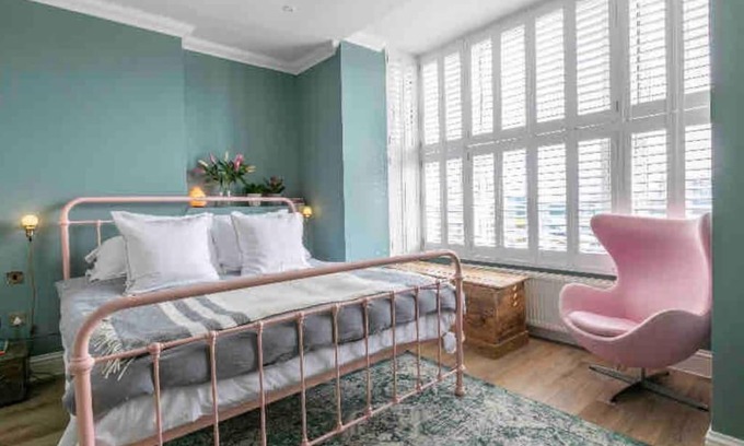 Cliftonville Apartment | Walpole View - Pet Friendly