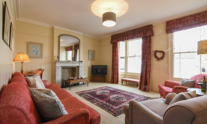 Southwold Cottage | WALTON HOUSE, SOUTHWOLD, pet friendly, with a garden in Southwold
