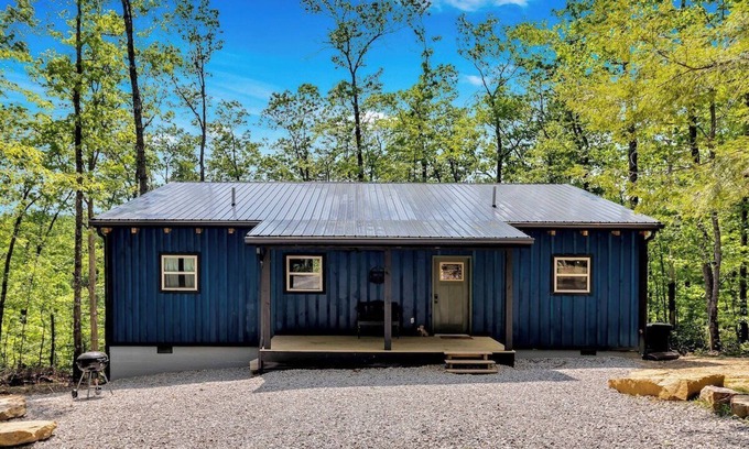 Frenchburg Cabin | Wander Inn at Red River Gorge*Hot Tub*No Pet Fee!*