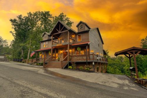 Sevierville House | Wanderer by AvantStay Sleeps 34 A Custom Smokies Cabin