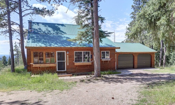Lead Cabin | Wanderlust Cabin - With private hot tub!