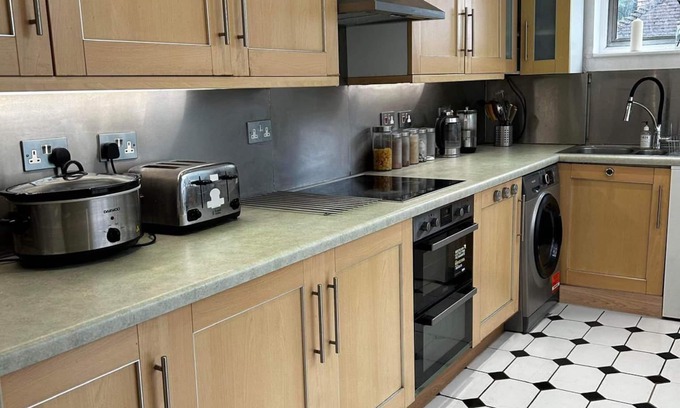 Thornton Apartment | Wandsworth, South London Deluxe King Room T2