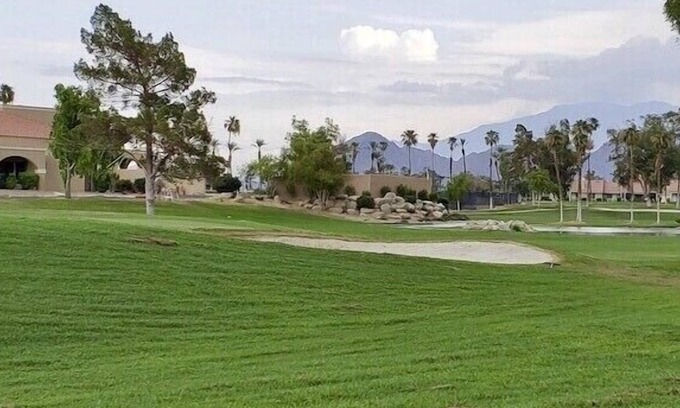 Palm Desert Condo | Want an amazing view on the 18th green next to the clubhouse? Look no further!