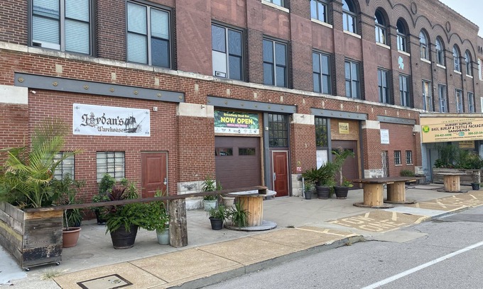 Downtown St. Louis House | Warehouse Hotel - Retreats & Groups St Louis & Event Space Sleeps Up to 80