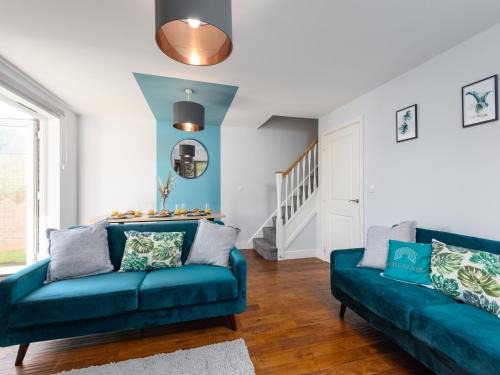 Ashford House | Warm 3 Bed House For 5- City Central - Free Parking