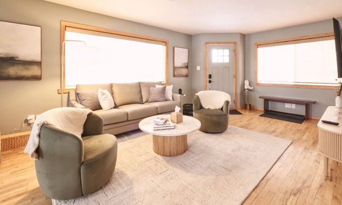 Sheridan House | Warm and inviting 2BR retreat in central Sheridan. Unwind in a King Thuma bed after a day of winter adventure. Just 5 minutes to downtown dining & shops. The perfect cozy base camp.