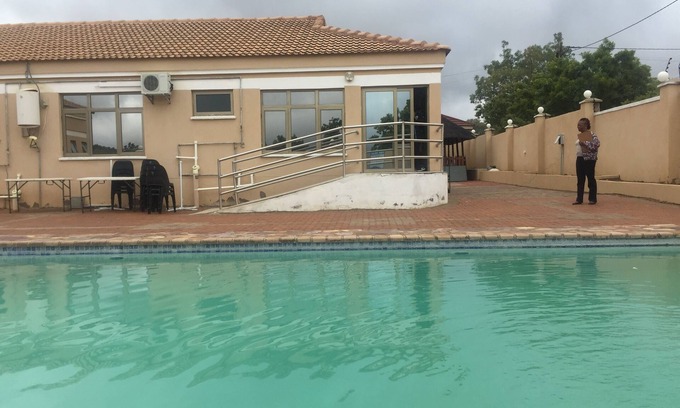 Kanye Hotel | Warm Hands Hotel