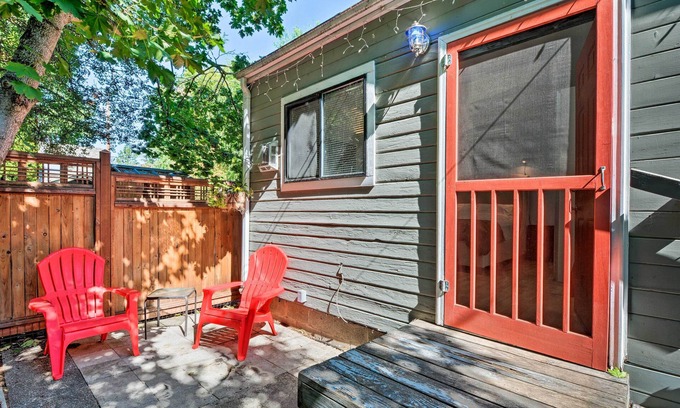 Siskiyou-Hargadine Historic District Cottage | Warm & Inviting Ashland Cottage < Half-Mile to SOU