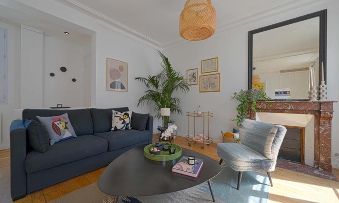 Quartier du Gros-Caillou Apartment | Warm Modern & Fabulous- Large Apartment