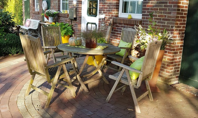 Zetel Apartment | Warnken vacation apartment - 15 km from the Jade Bay on the North Sea