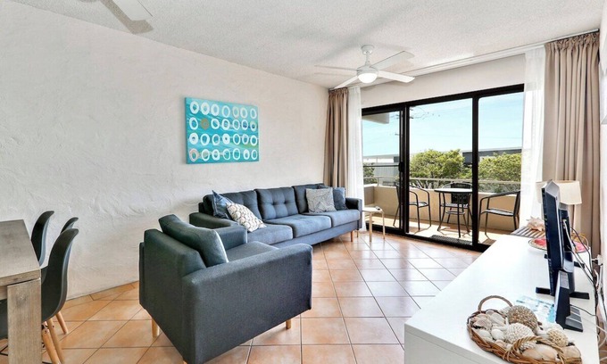 Alexandra Headland Apartment | Warroo Apt 5 - Alex Headland with Pool