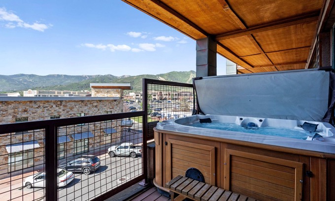 Kimball Junction Condo | Washer/Dryer, Fireplace, Balcony | Park City Views + Private Hot Tub