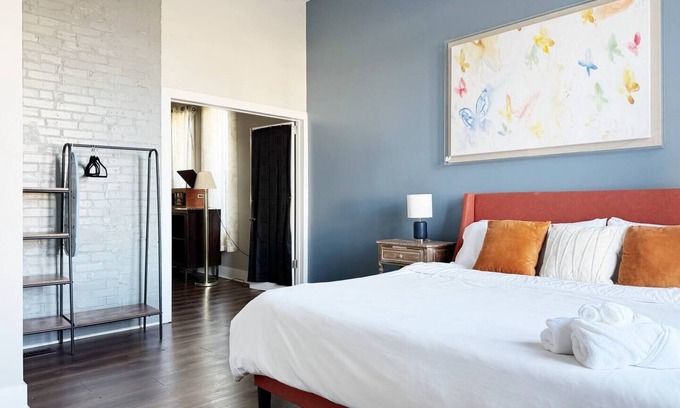 Evansville Apartment | Washington A/Stylish 1BR/1BA Downtown Apt