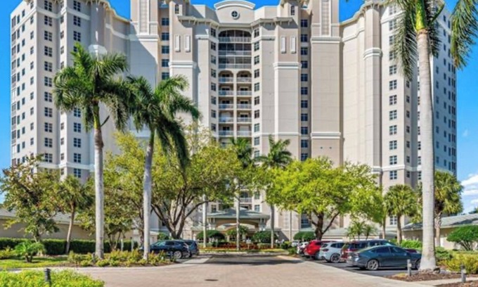 North Naples Condo | WATCH SUNSET FROM THIS FURNISHED, GULF FRONT, 2 BED/2 BATH + DEN 1790 SQFT CONDO
